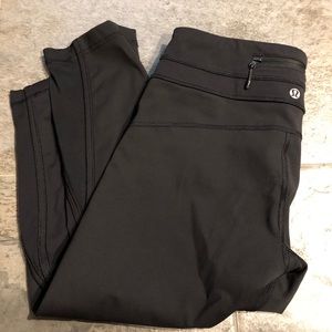 Lululemon solid black crop pants 🖤🖤🖤
